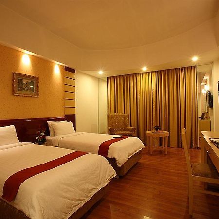 Katriya De Royal Hotel Hyderabad Bagian luar foto